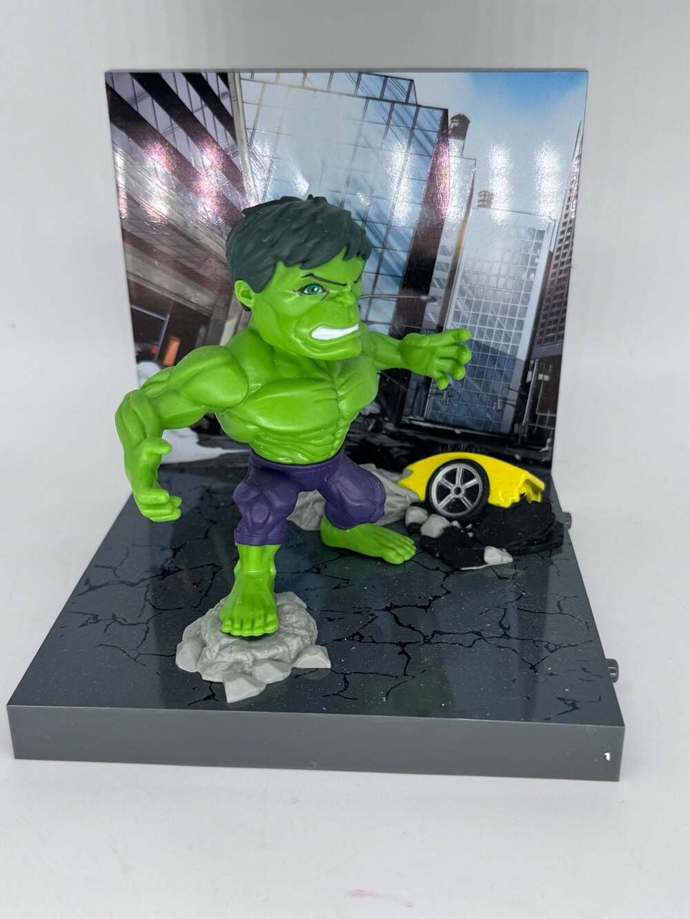 The Loyal Subjects Marvel Hulk Superama Figural Diorama